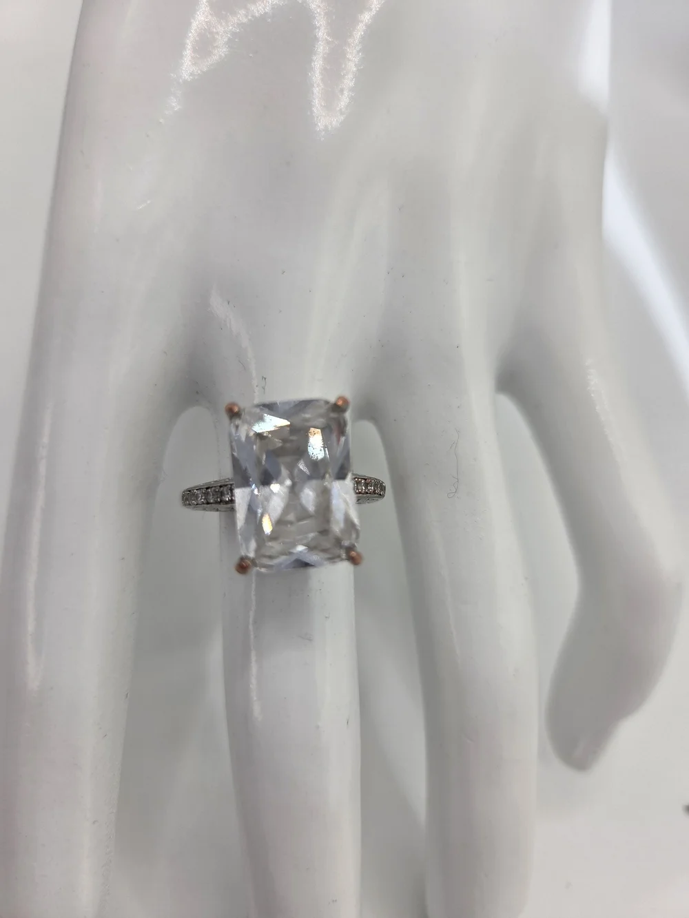 Diamondrensu Cushion Cut Moissanite Crystal Halo Pavé Band Size 6
